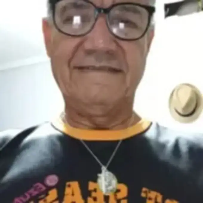 Cliente usando o Colar de São Miguel Arcanjo